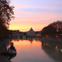 Vista dal Ponte Umberto I Roma con tramonto il 22 dicembre 2012